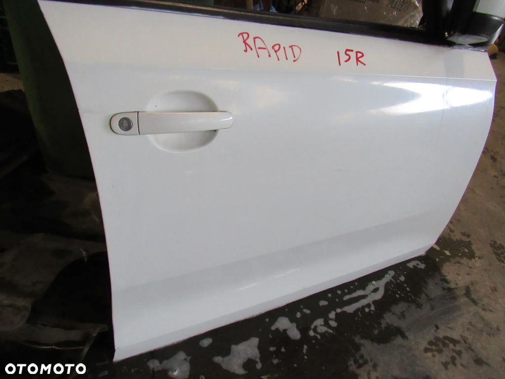 skoda rapid przednie prawe drzwi 2015r - 2