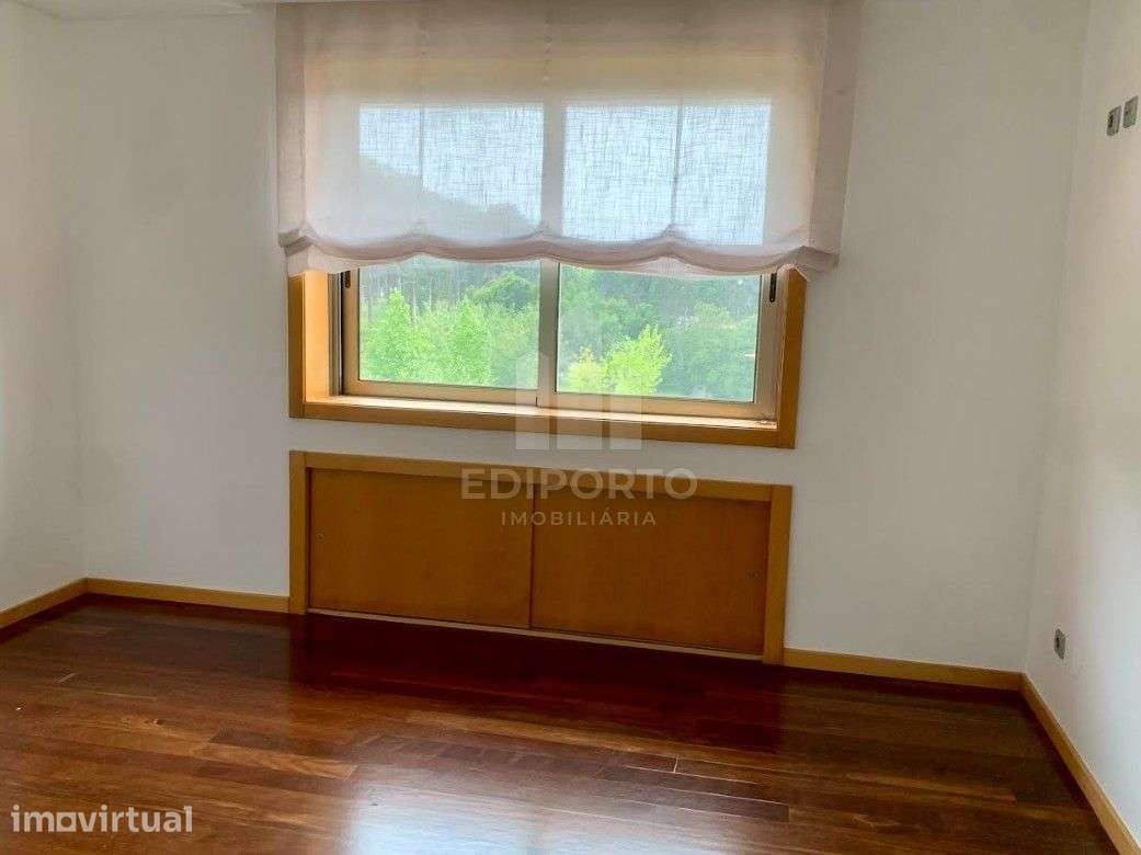 Apartamento T3 com varanda e churrasqueira para Arrendamento a 900 met - Grande imagem: 5/26