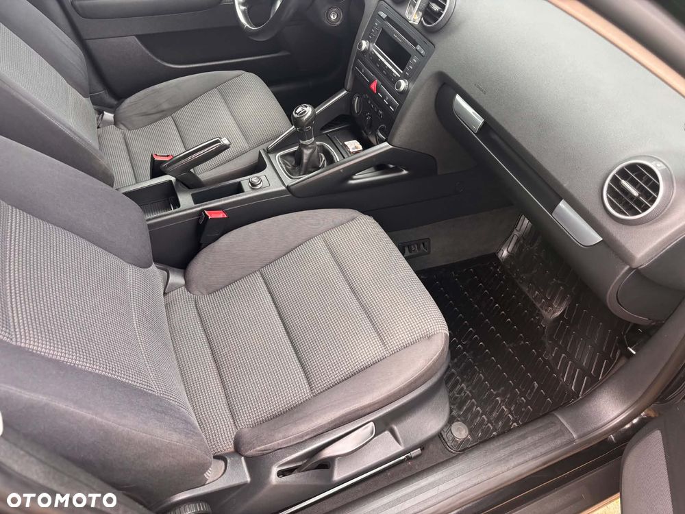 Audi A3 Sportback 1.6 FSI Ambiente - 11