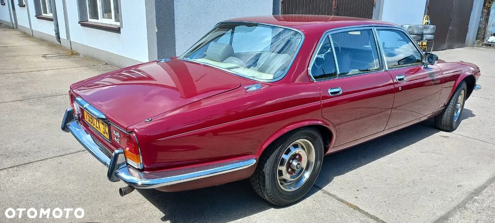 Jaguar XJ - 4