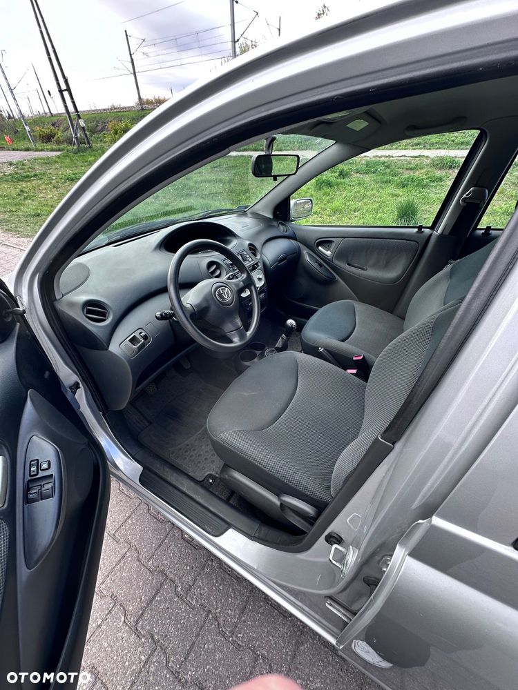 Toyota Yaris 1.0 Terra - 6