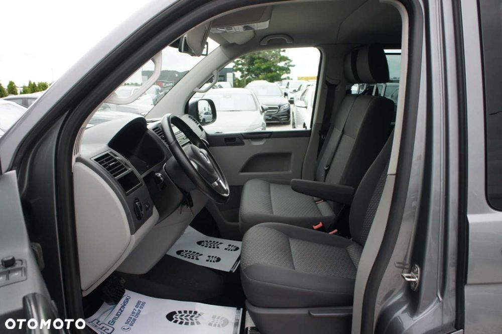 Volkswagen Caravelle - 13