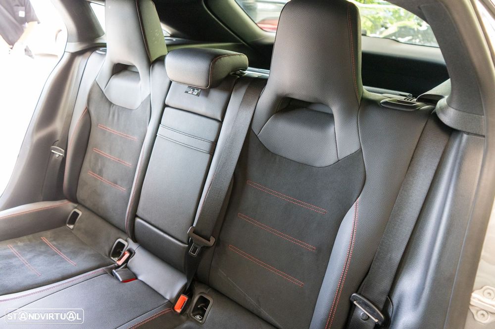 Mercedes-Benz CLA 250 e Shooting Brake AMG Line - 9