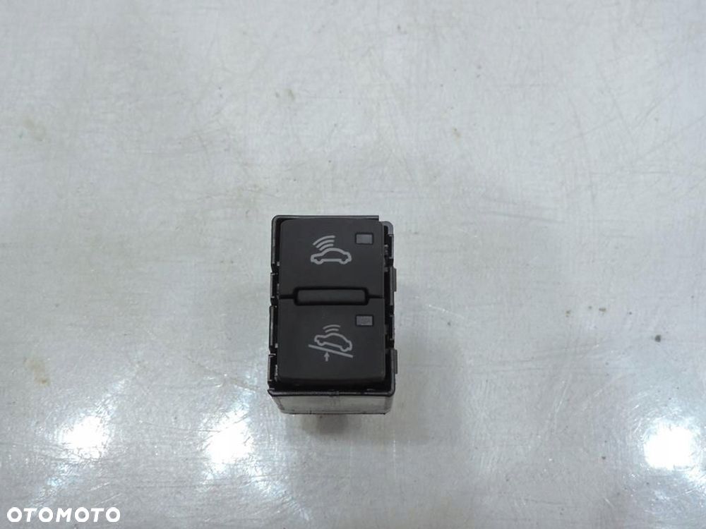 PRZEŁĄCZNIK ALARMU AUDI A3 8P LIFT - 1