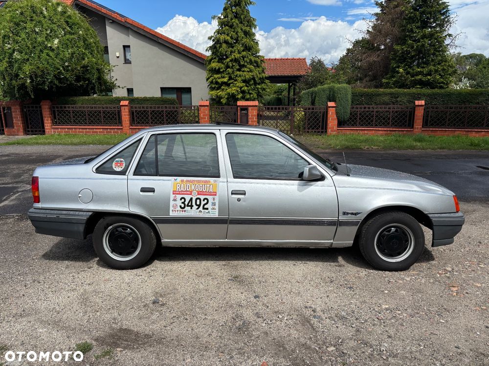 Opel Kadett 1.4 GL - 4