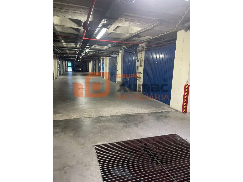 Garagem para venda no mercado Retalhista de Vialonga!! - Grande imagem: 3/7