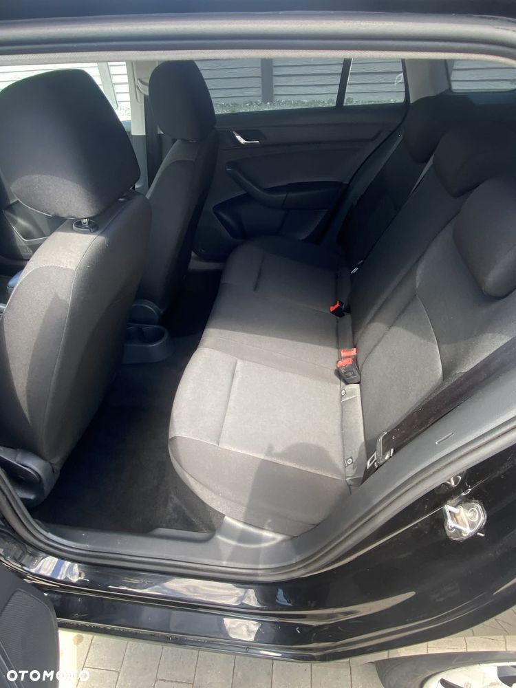 Skoda RAPID 1.6 TDI DPF Edition - 8
