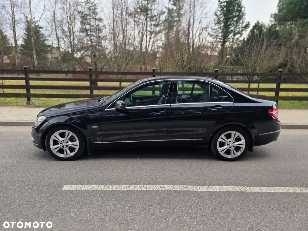 Mercedes-Benz Klasa C 180 CGI Automatik BlueEFFICIENCY Avantgarde - 18