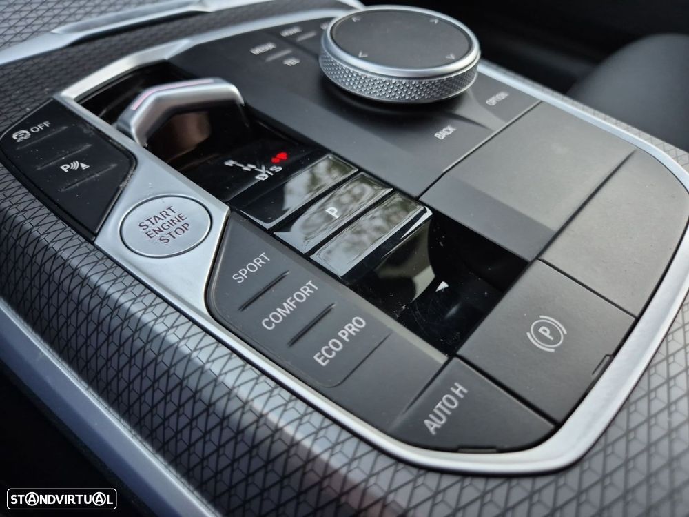 BMW 320 d Pack Desportivo M Auto - 24