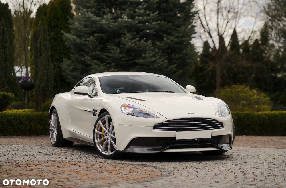 Aston Martin Vanquish - 6