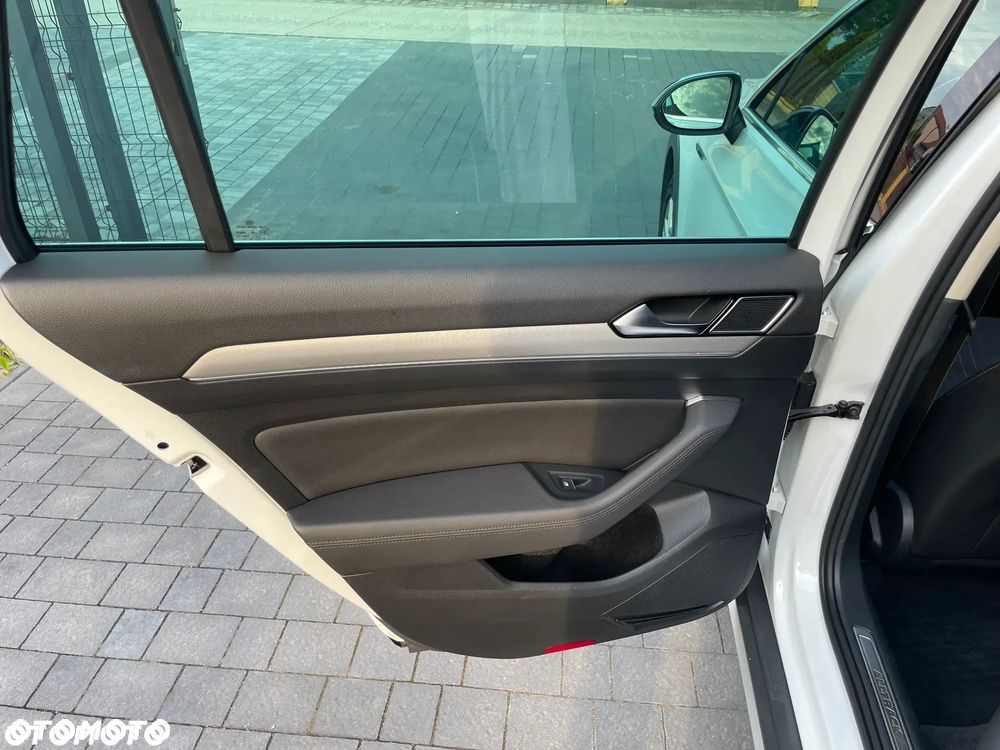 Volkswagen Passat Alltrack 2.0 TDI SCR 4Motion DSG (BMT) - 24