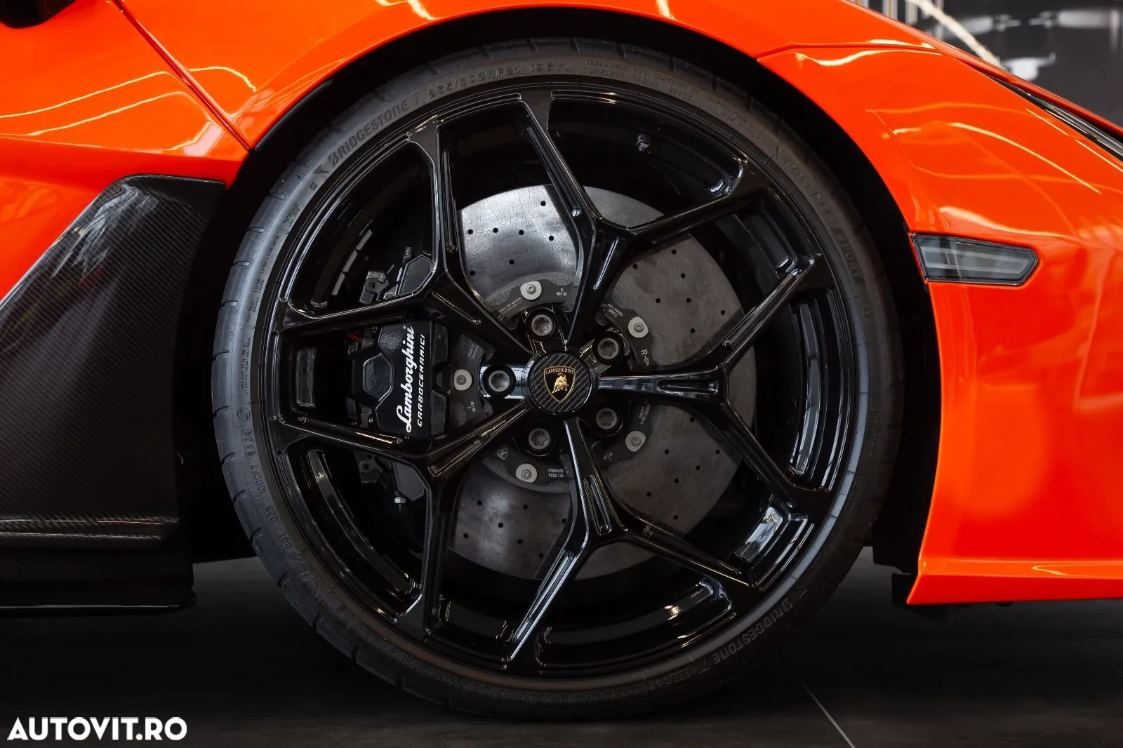Lamborghini Revuelto - 4