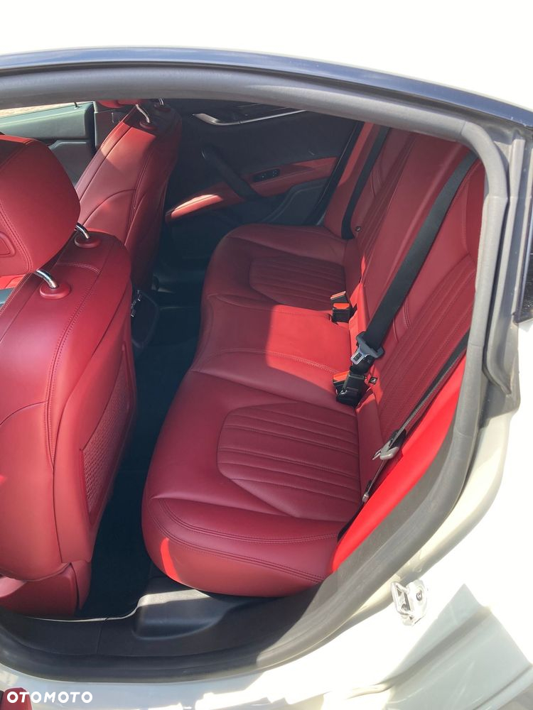 Maserati Ghibli S - 8