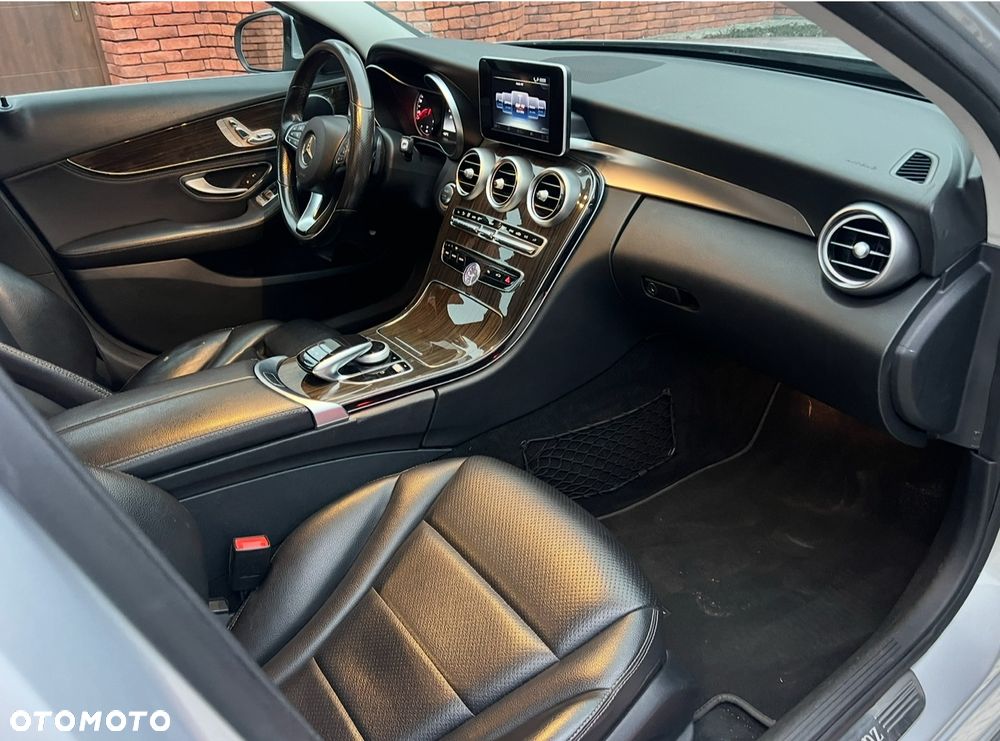 Mercedes-Benz Klasa C 300 7G-TRONIC Exclusive - 22