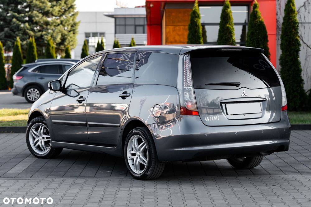 Mitsubishi Grandis 2.4 Invite - 13