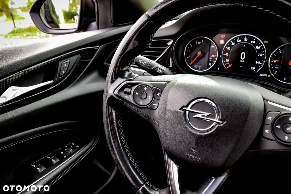 Opel Insignia 1.6 CDTI Innovation S&S - 33