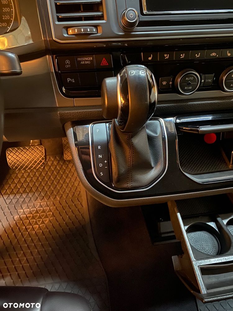 Volkswagen Multivan - 10