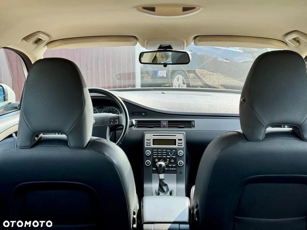 Volvo V70 2.0 Momentum - 35