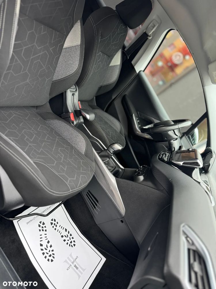 Peugeot 2008 1.6 BlueHDi Style - 32