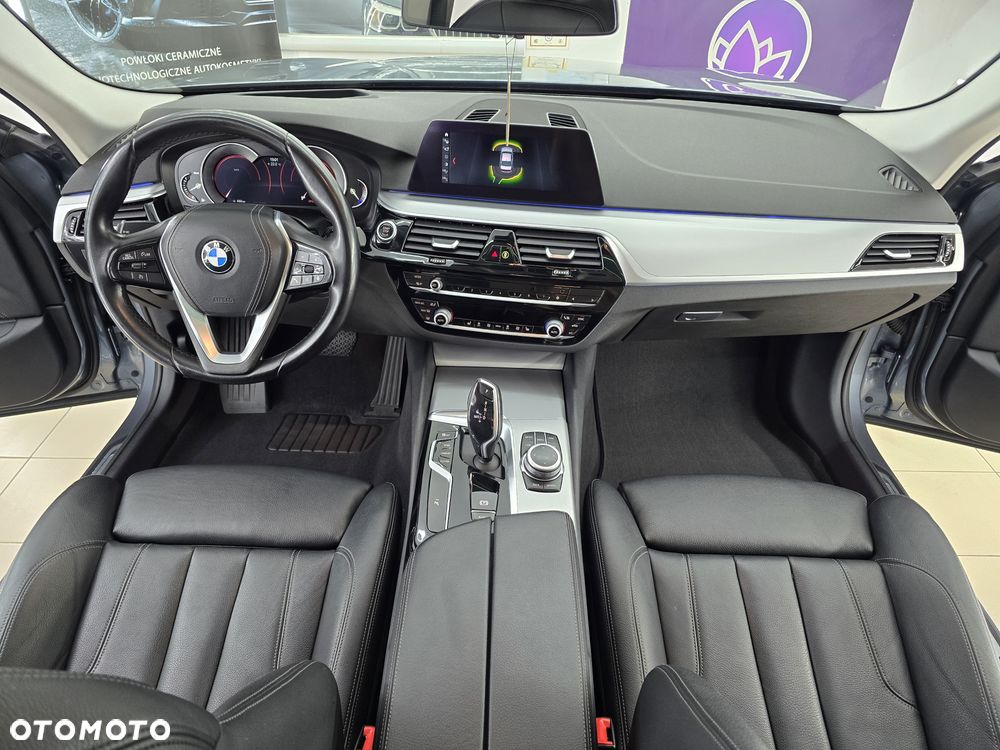 BMW Seria 5 520d xDrive MHEV - 15