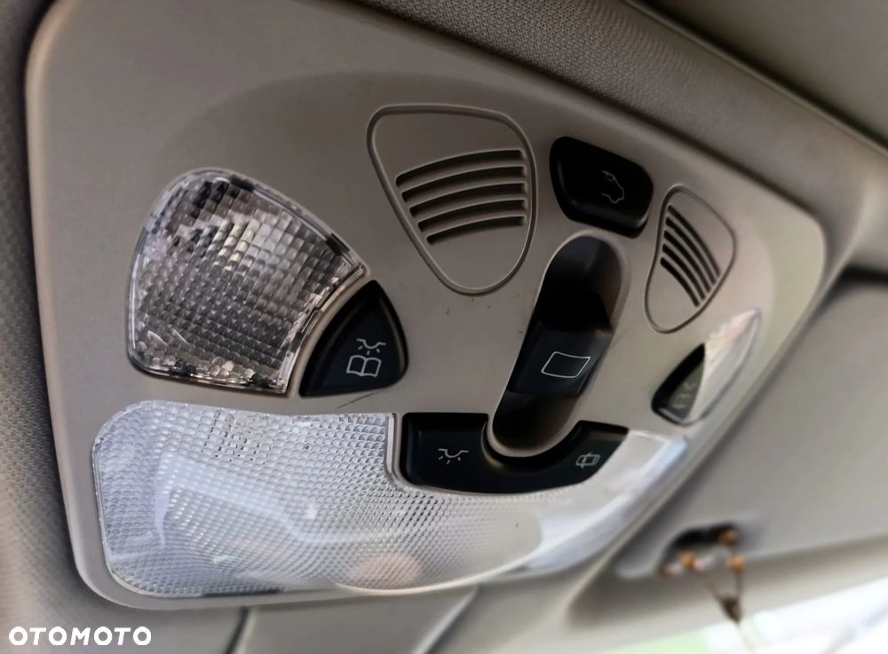 Mercedes-Benz Klasa C 180 Kompressor Automatik Avantgarde Sport Edition - 32