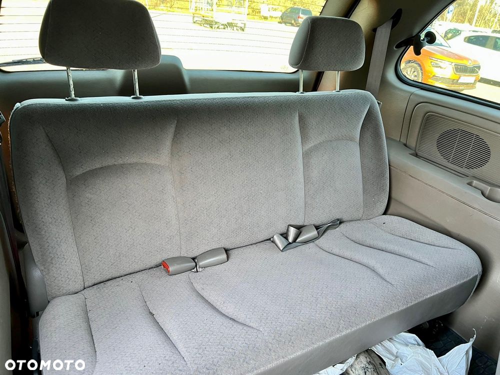 Dodge Caravan - 16