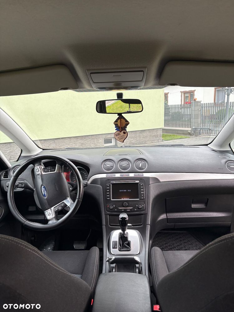 Ford S-Max - 11