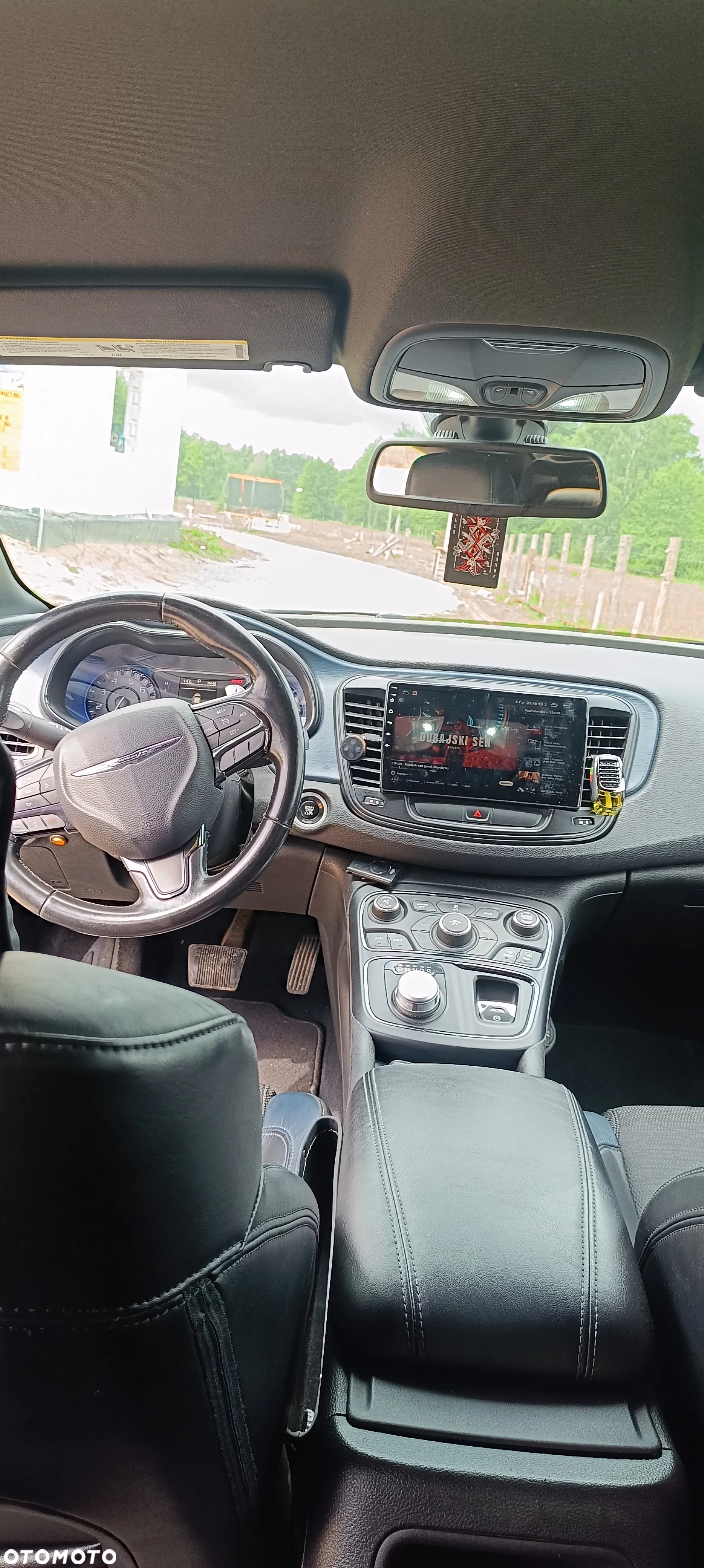 Chrysler 200 - 9