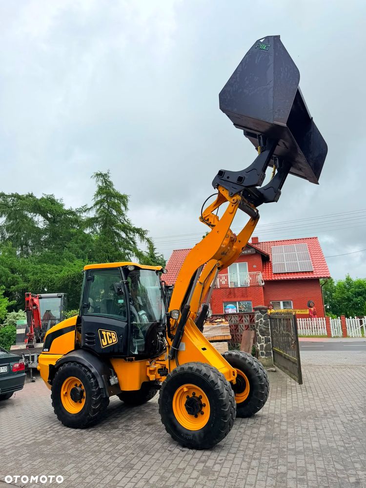 JCB 409 - 9