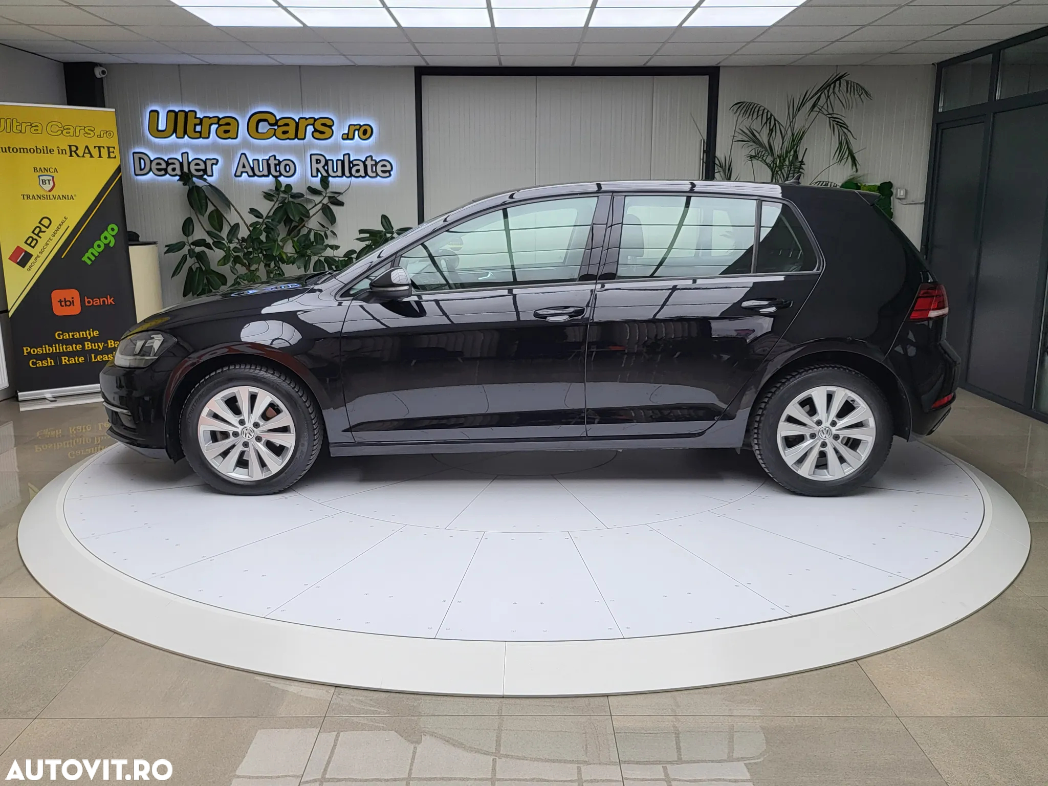 Volkswagen Golf 2.0 TDI DSG Comfortline - 2