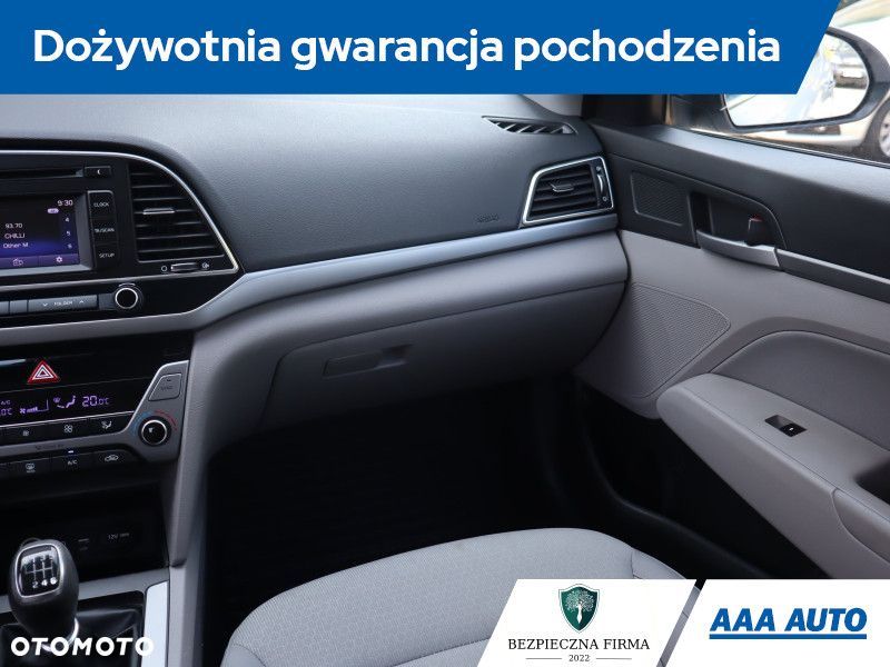 Hyundai Elantra - 10