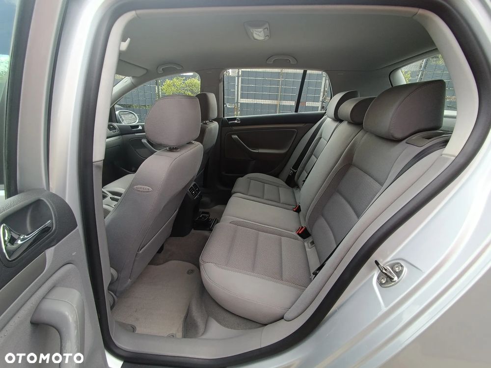 Volkswagen Golf 1.6 FSI United - 11