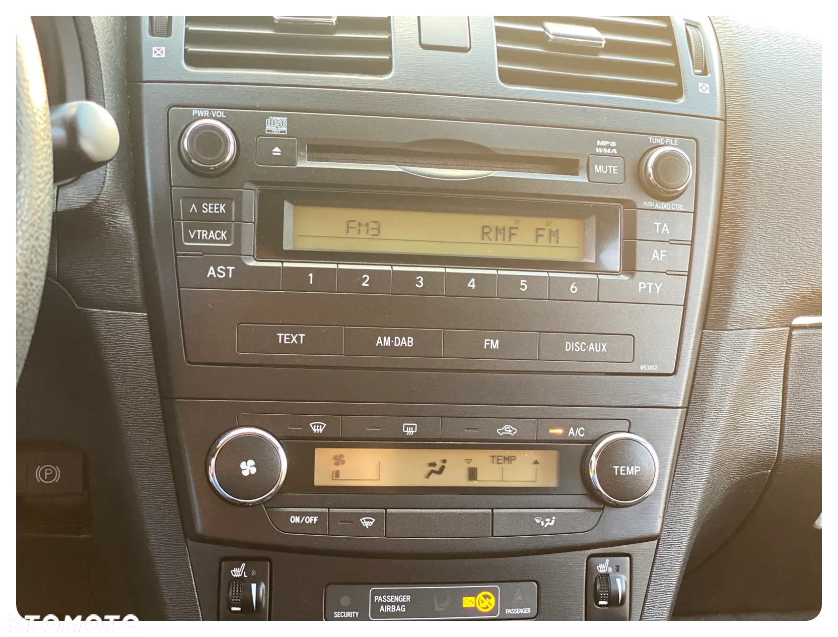 Toyota Avensis 1.6 - 34