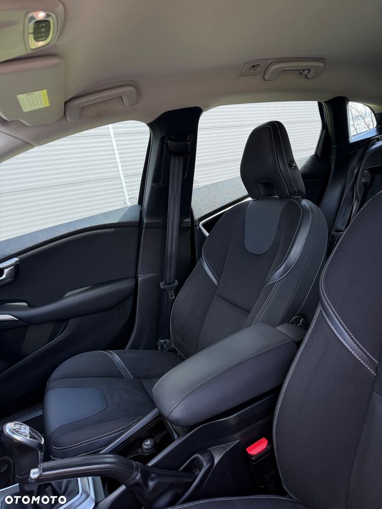 Volvo V40 D3 Momentum - 20