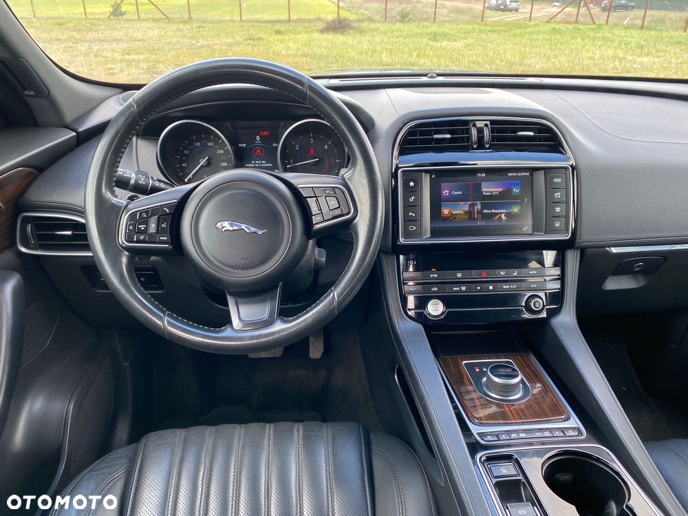 Jaguar F-Pace 20d AWD Prestige - 6