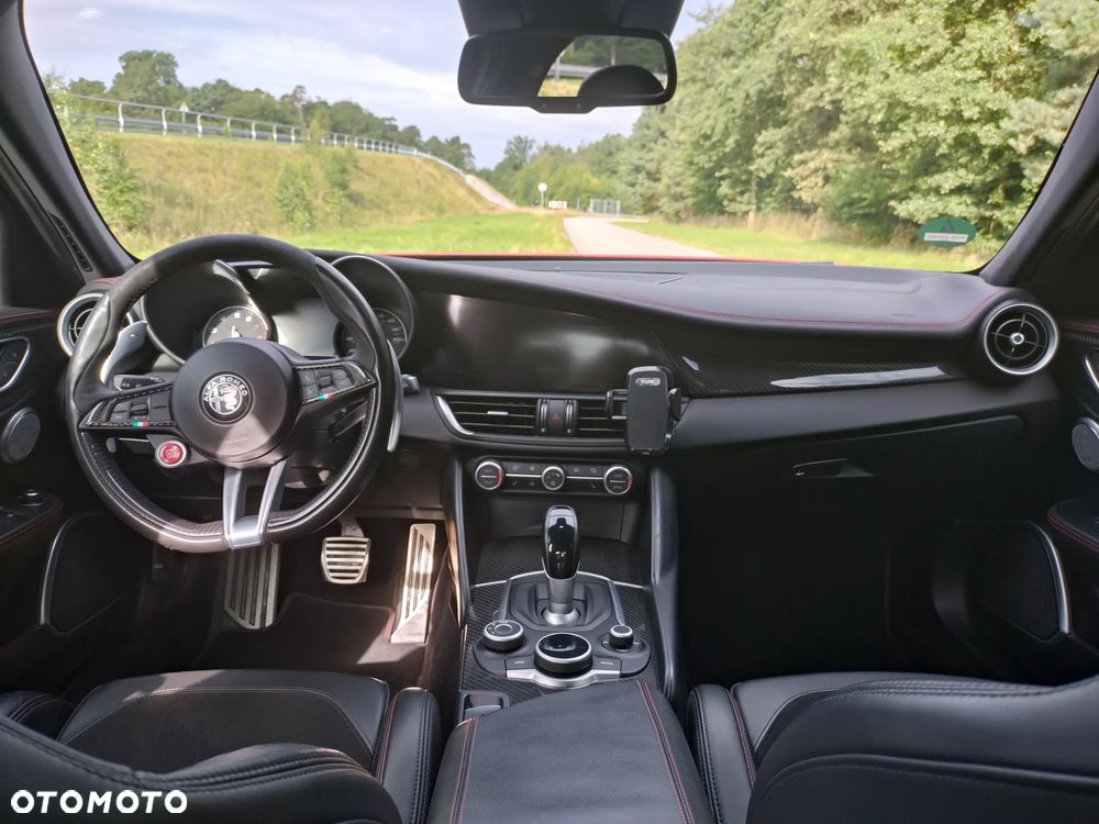 Alfa Romeo Giulia 2.9 V6 Bi-Turbo AT8 Quadrifoglio - 23