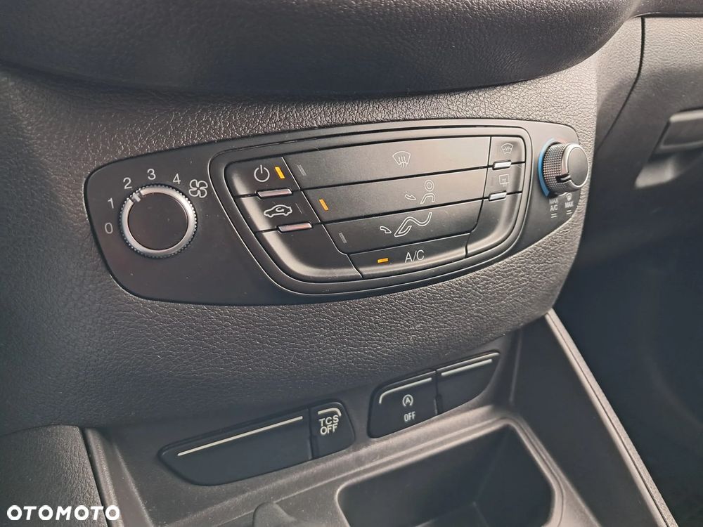 Ford Transit Courier - 16