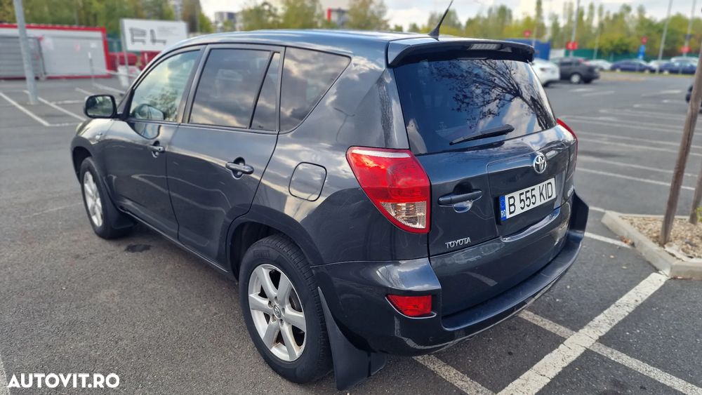 Toyota RAV4 2.2 D-4D Luxury - 4