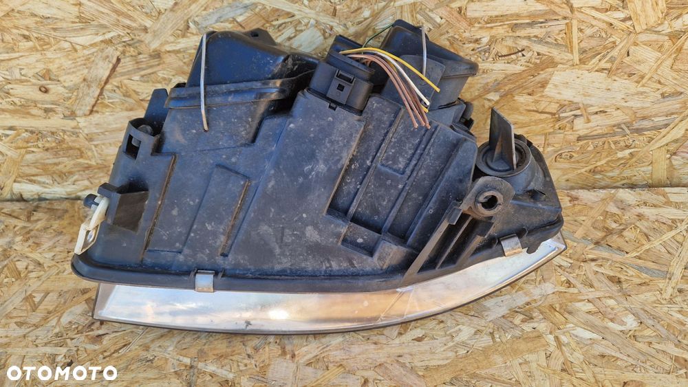 AUDI A6 C5 LAMPA PRZÓD PRZEDNIA PRAWA  EUROPA SOCZEWKA A169 820 06 61 - 8