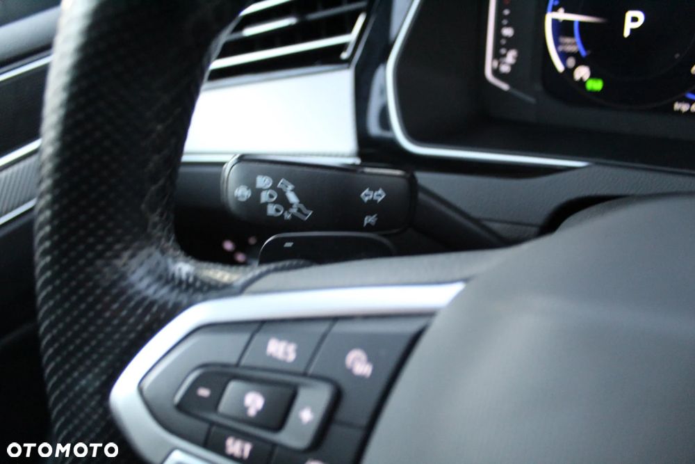 Volkswagen Passat 2.0 TDI SCR DSG 4Motion Business - 23