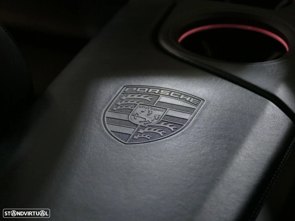 Porsche Taycan Turbo S - 35