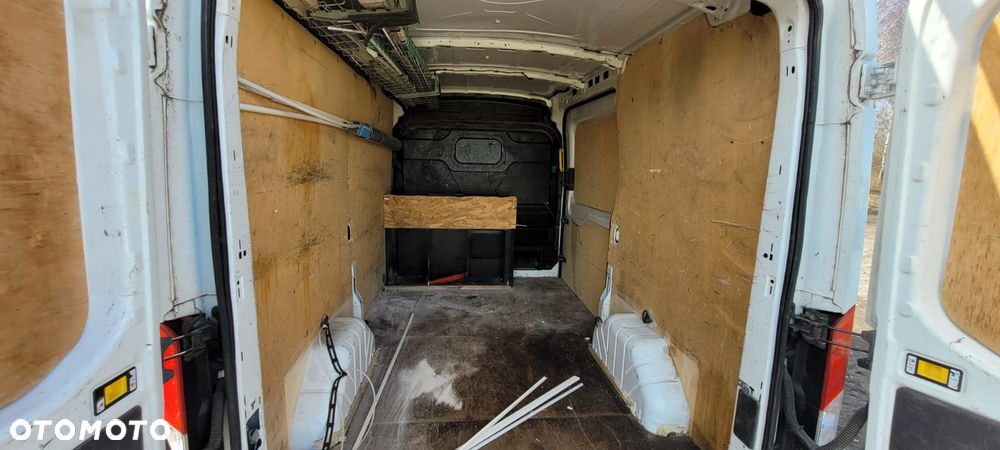 Ford Transit - 12