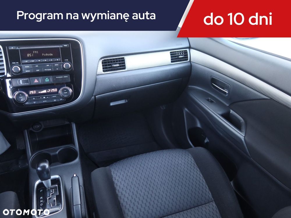 Mitsubishi Outlander - 10