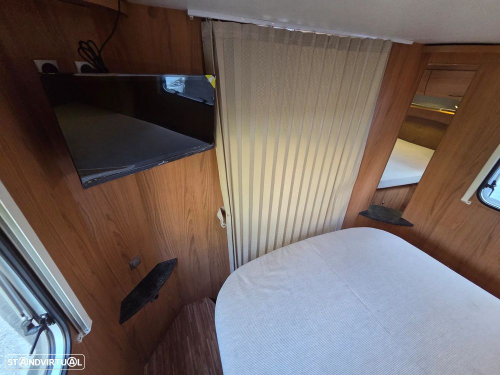 Burstner Aviano 725i cama central - 10