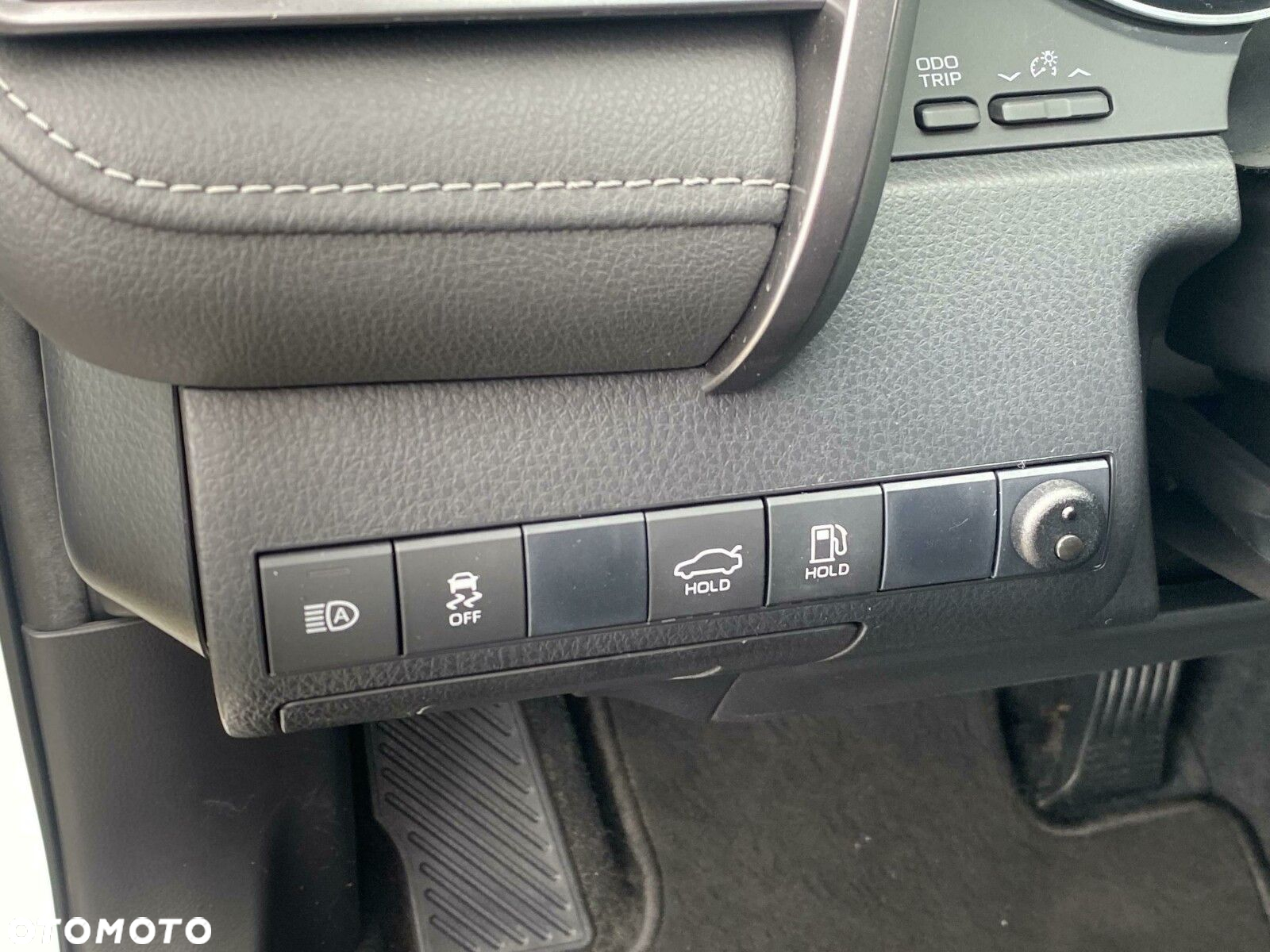 Toyota Camry - 13
