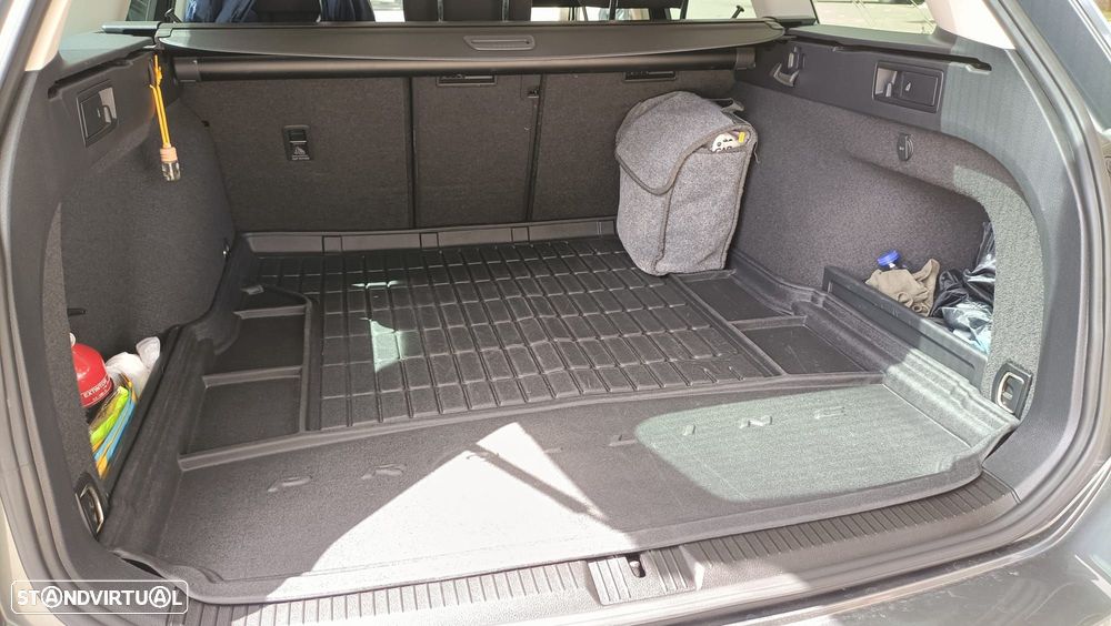 VW Passat Variant 1.6 TDI Confortline DSG - 23