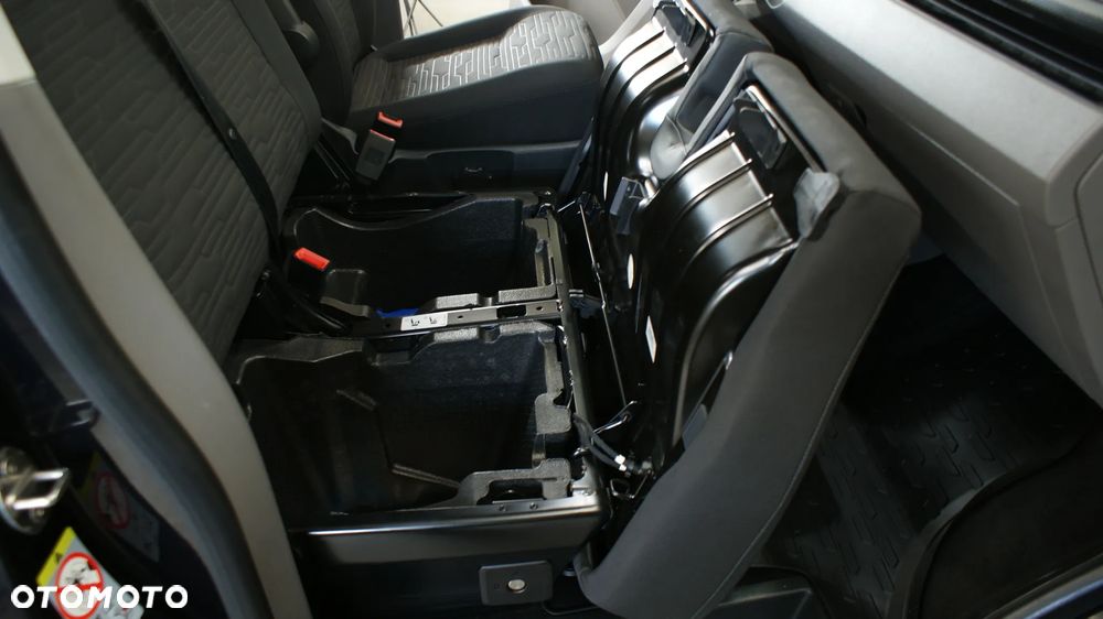 Volkswagen Caravelle - 22