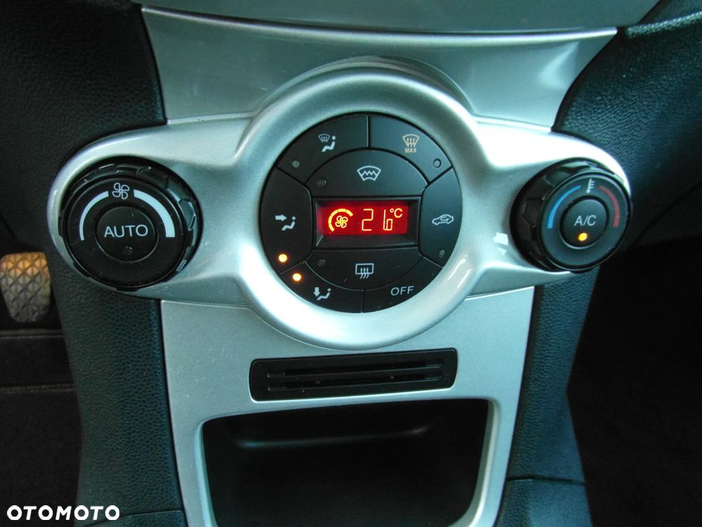 Ford Fiesta 1.25 Celebration - 30