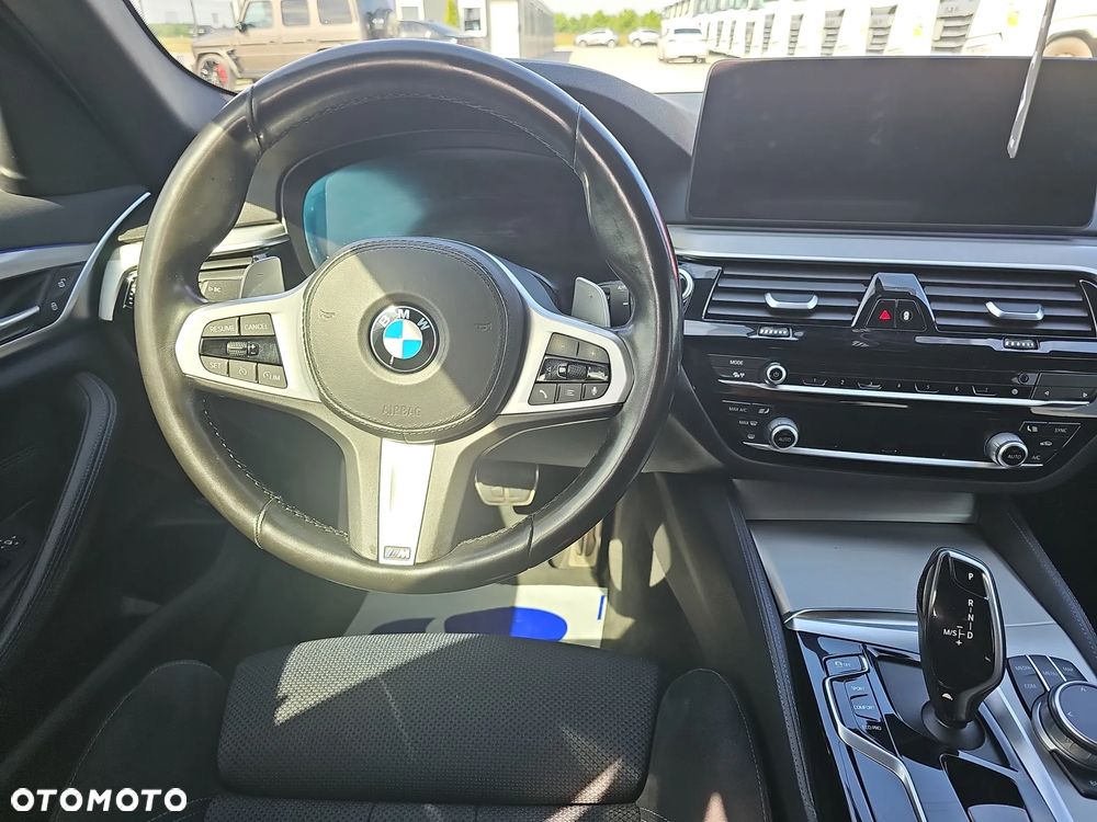BMW Seria 5 520d xDrive - 11