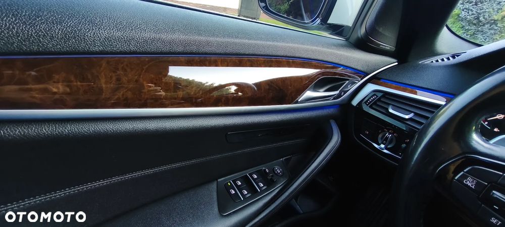 BMW Seria 5 530i Sport Line - 38